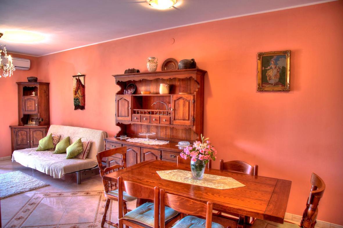 Comfortable Apartments In Peroj Near The Sea Exteriör bild
