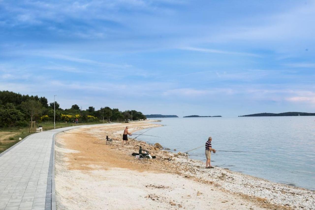 Comfortable Apartments In Peroj Near The Sea Exteriör bild
