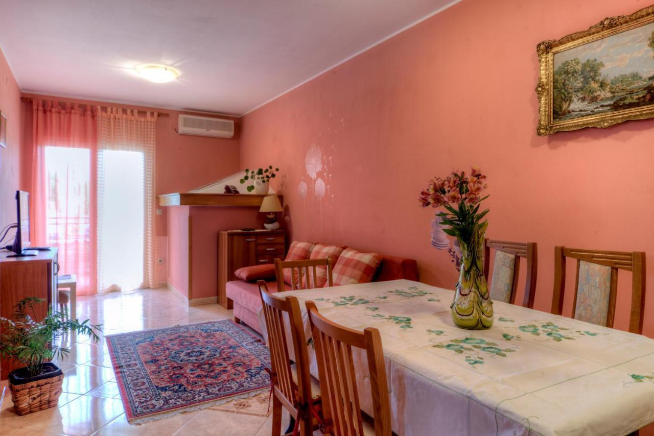 Comfortable Apartments In Peroj Near The Sea Exteriör bild