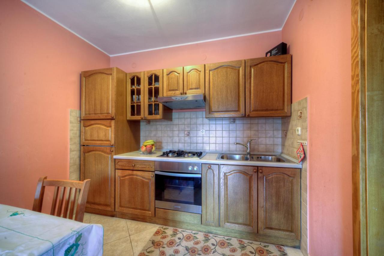 Comfortable Apartments In Peroj Near The Sea Exteriör bild
