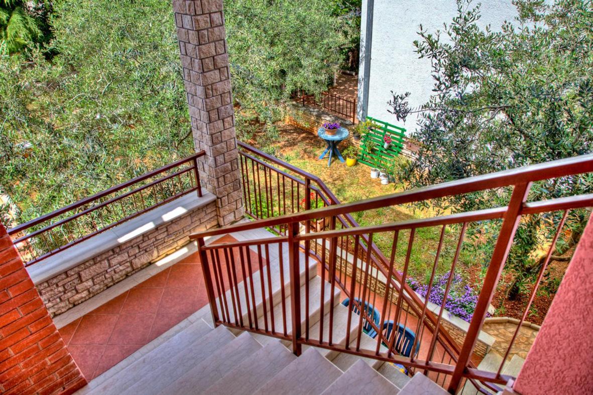 Comfortable Apartments In Peroj Near The Sea Exteriör bild