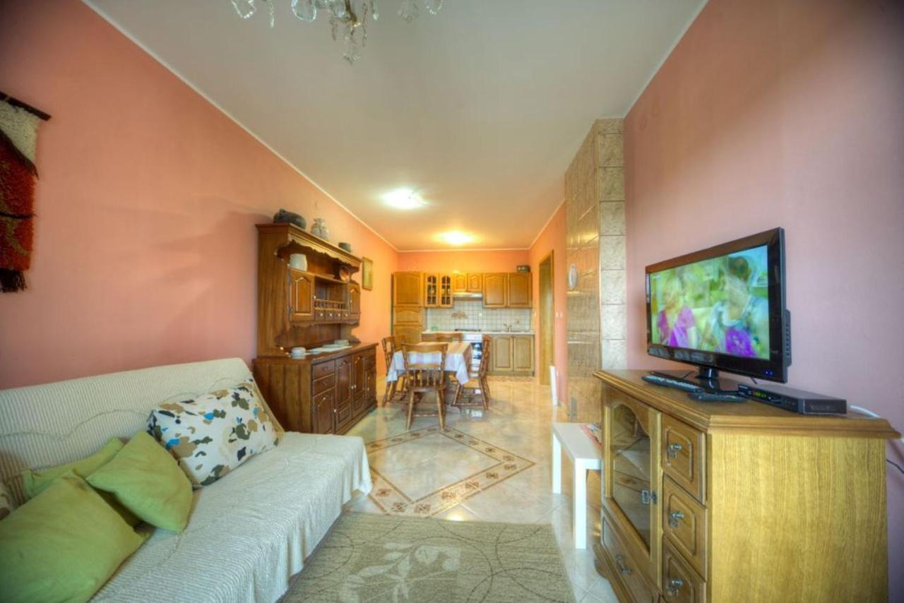 Comfortable Apartments In Peroj Near The Sea Exteriör bild